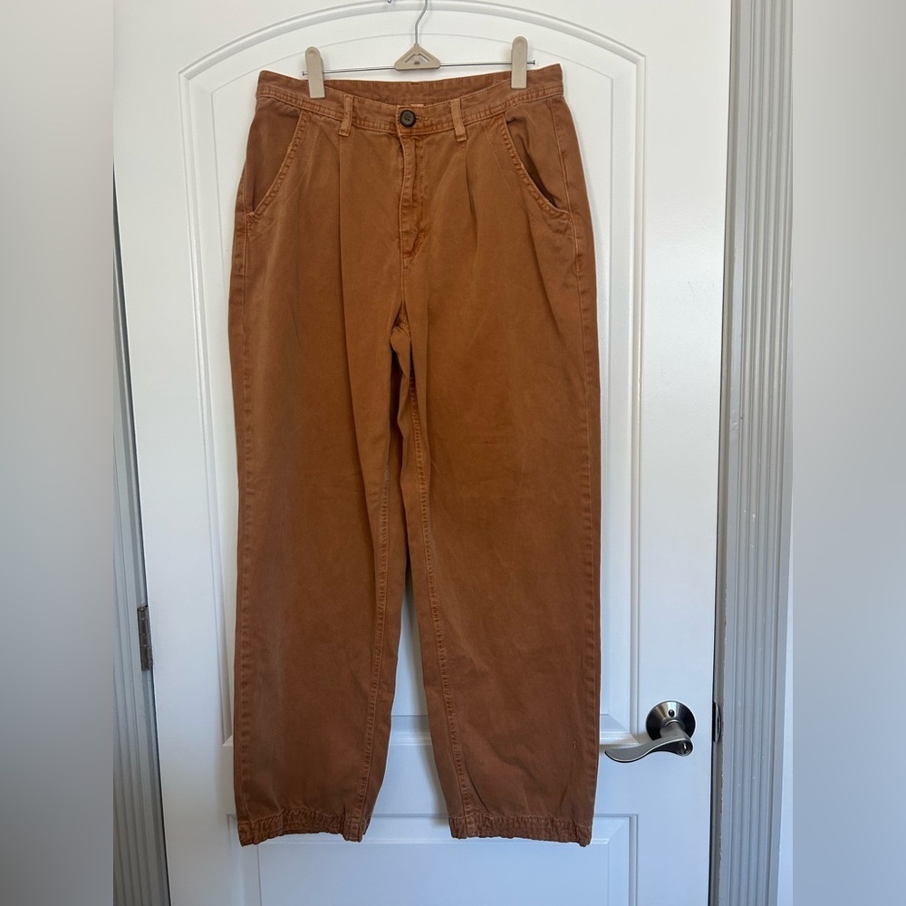 Free People Brown Pleated Straight Leg Trouser Pants size 6 boho preppy academia
